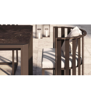 Metropolitan extendable outdoor dining table