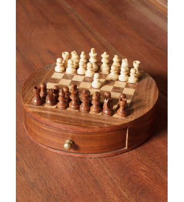 CHESS GAME IN ROUND WOODEN BOX