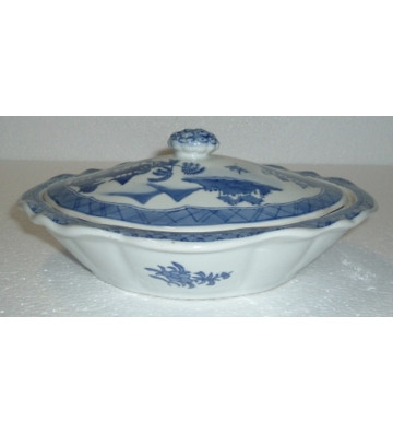 WHITE AND BLUE CHINESE PORCELAIN TABLE - 27x23xH11cm